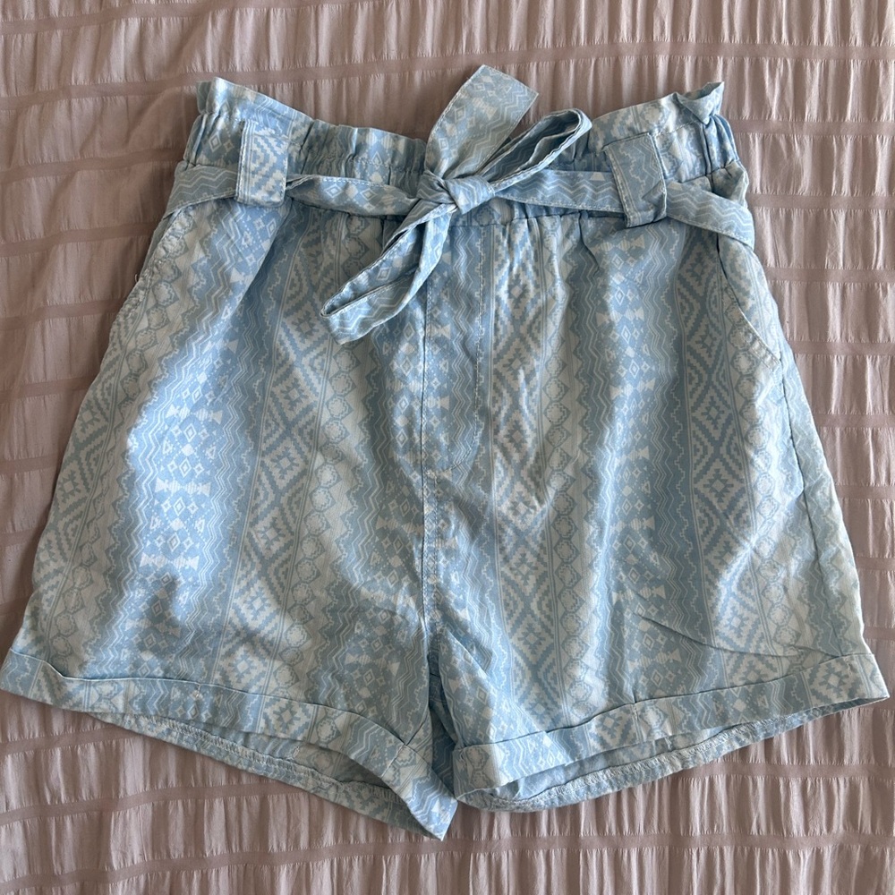 NWT Grace and Emma Blue Aztec Paper Bag Waist Shorts (M)